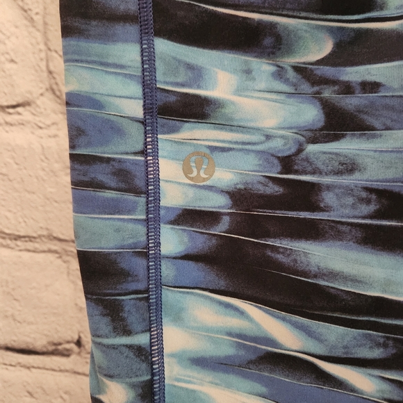 Lululemon Speed Up Crop - Picture 8 of 10